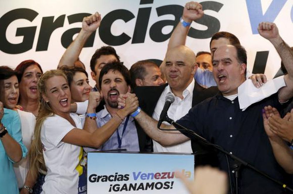Amplia y dura derrota chavista en Venezuela