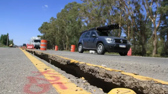 Harán un arreglo provisorio en las grietas de la Ruta 40 hasta que esté la autopista