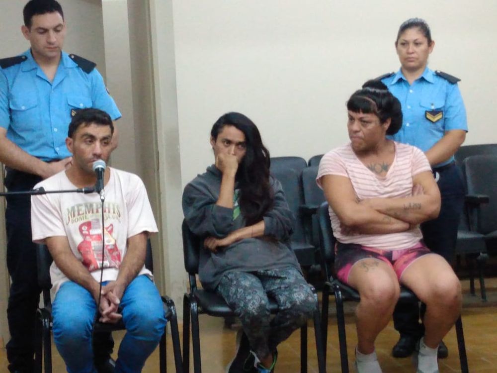 El Pata de Mono, Pampita y Brisa Mallea, los tres detenidos tras quemar a un hombre en la Terminal de Ómnibus de San Juan.&nbsp;
