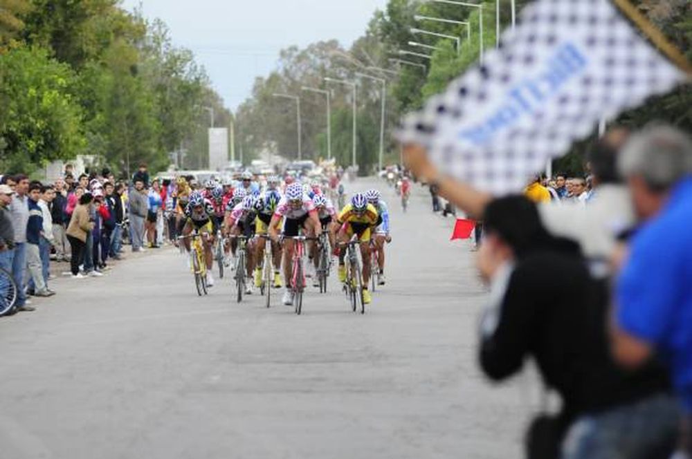 El salteño Javier Salas ganó la primera etapa del Giro del Sol