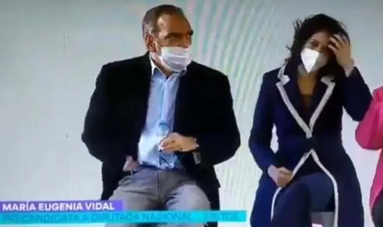 El desagradable gesto de Fernando Iglesias en pleno acto de Vidal y su insólita respuesta