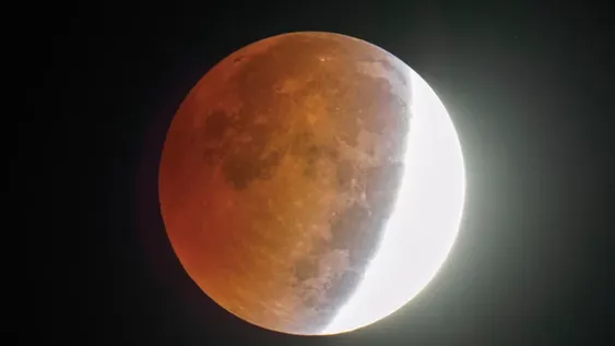 Se vienen un eclipse de Luna y dos lluvias de estrellas: cuándo y cómo verlos