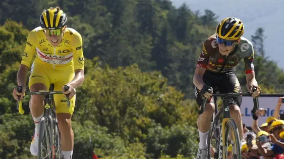 Pogacar arrasa en las alturas