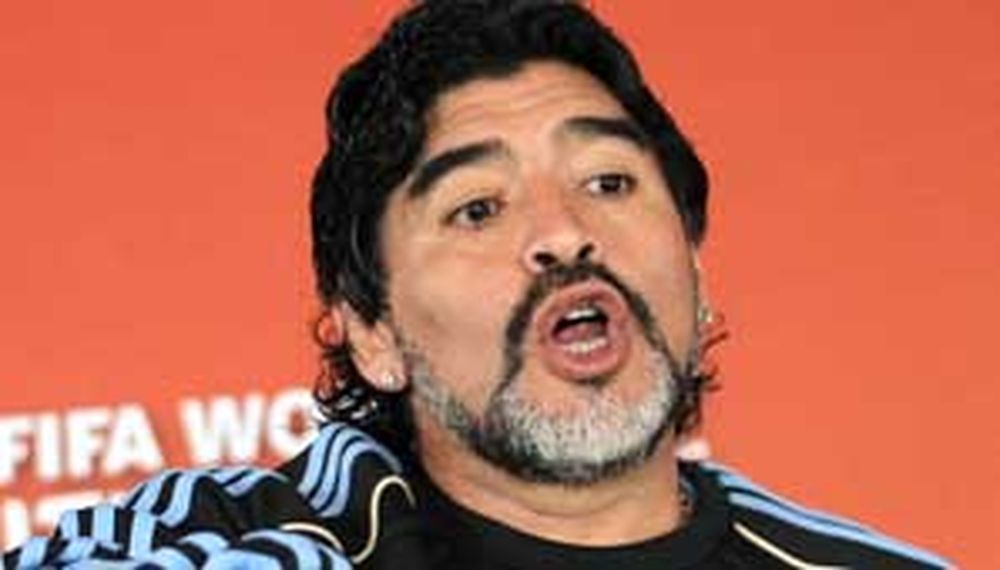 Maradona analiza cambiar el esquema ante Alemania