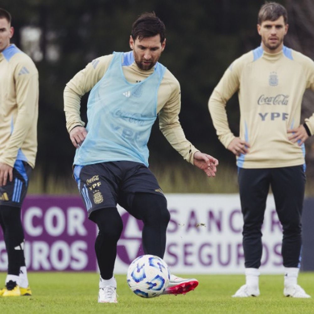 REGRESO. Messi entrenó con absoluta normalidad y será titular mañana contra los colombianos.