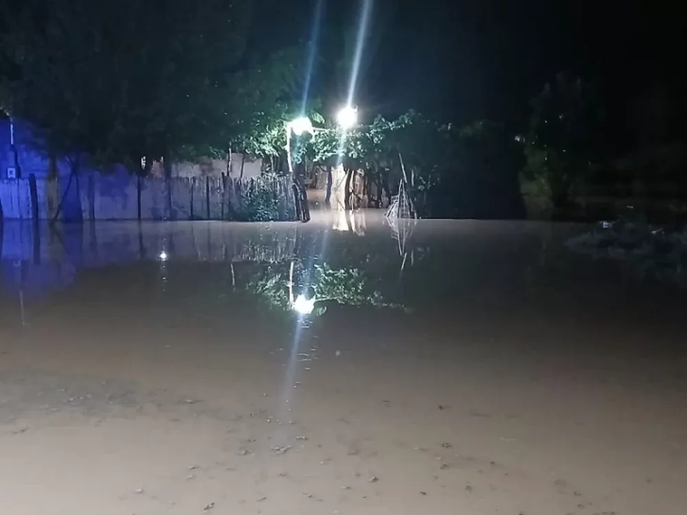 Colapsó una pared de una vivienda tras la intensa lluvia y un anciano fue hospitalizado