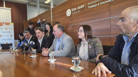 La presentación del plan sanitario se hizo ante la prensa. Las aplicaciones contra la polilla de la vid arrancarán con la primera alerta del SENASA.