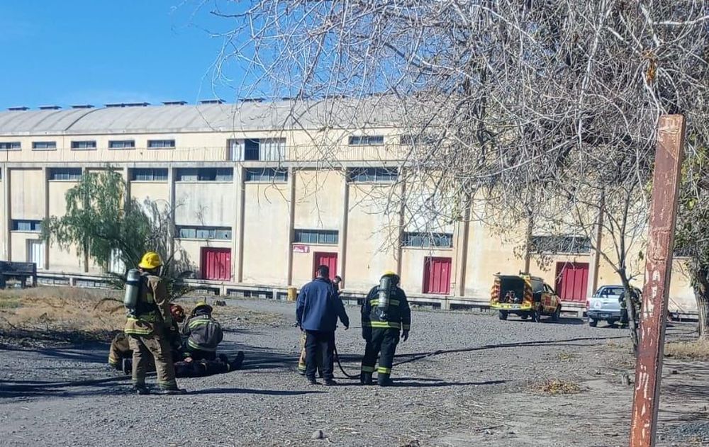 Bomberos voluntarios de San Juan participaron de una capacitación sobre manejo de materiales peligrosos.