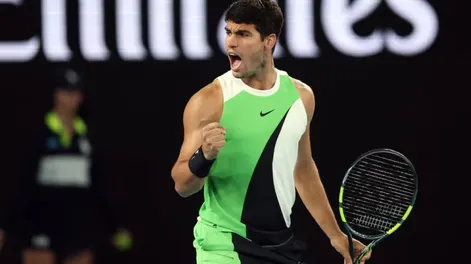 Alcaraz conquista por primera vez el Open de Australia tras apagar a un combativo Djokovic