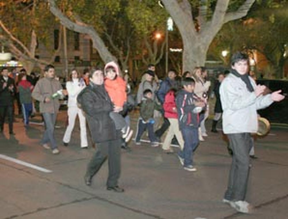 Cacerolazo en la Plaza 25 y en contra del matrimonio gay