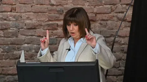 Patricia Bullrich fue a votar y la máquina de boleta electrónica dejó de funcionar
