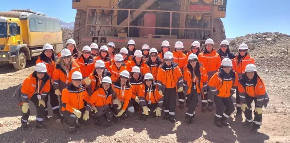 EXPERIENCIA. Desde hace 20 años San Juan tiene mujeres operando gran maquinaria y hoy algunas son jefas.