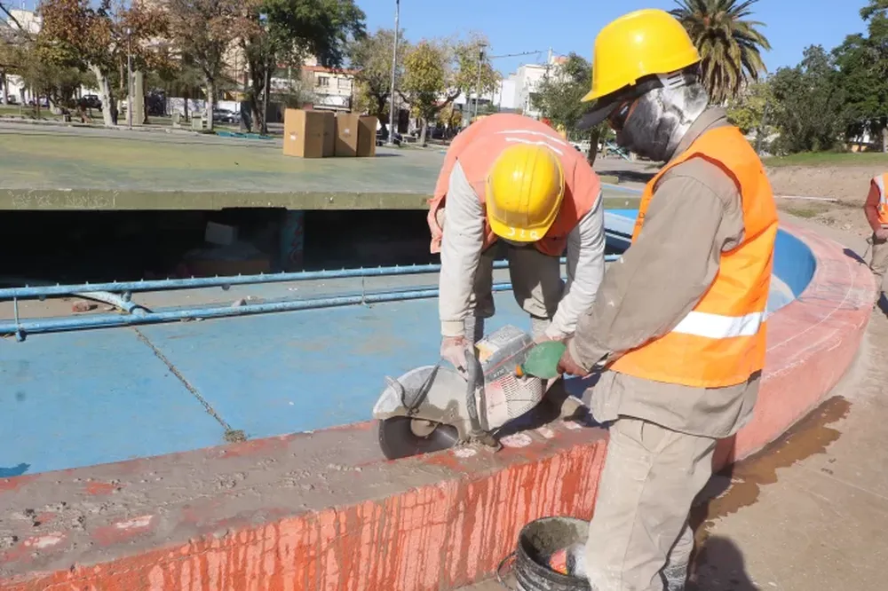 Tras 10 años rota, buscan recuperar la fuente de la Plaza de la Joroba