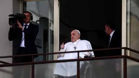 El papa Francisco saludó a los fieles y recibió el alta tras más de un mes hospitalizado: “Gracias a todos”