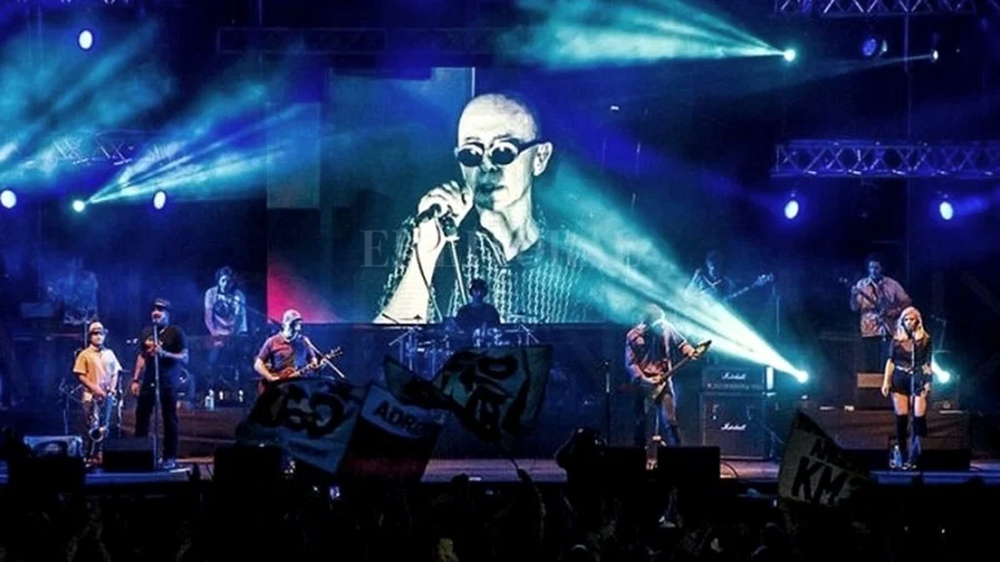 Hoy a las 21 h, los fans del Indio Solari podrán seguir a distancia el tributo musical de los Fundamentalistas