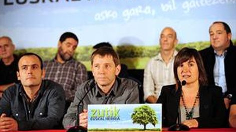 Independentistas vascos advierten que el anuncio de ETA no supone el fin del “conflicto”