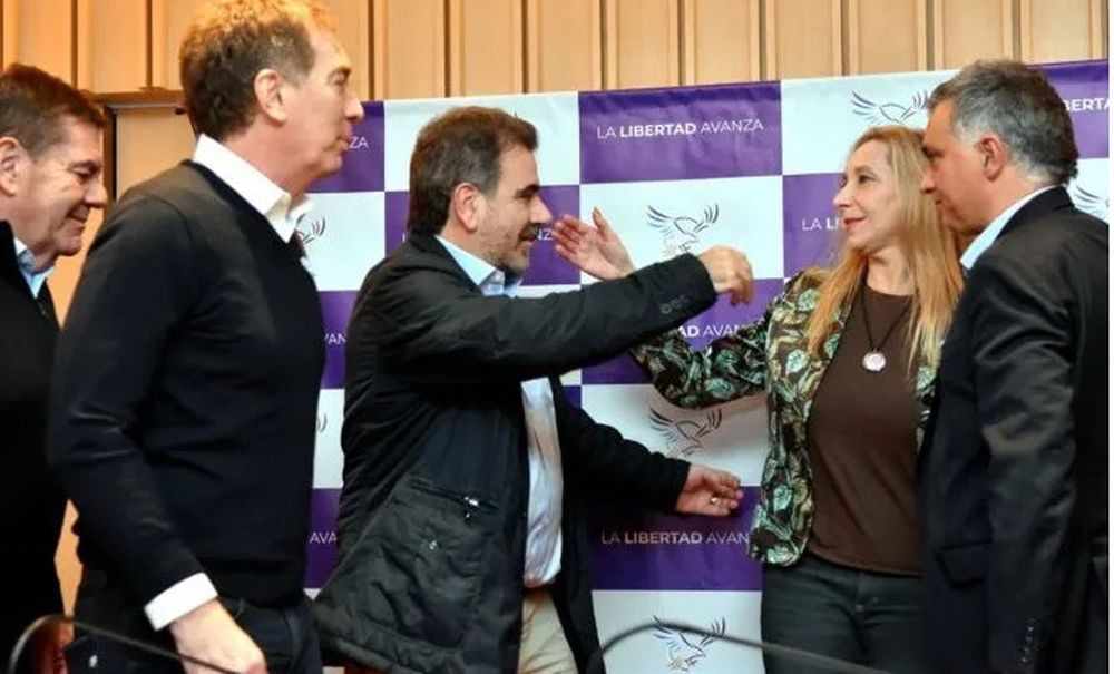 ANti K. Karina Milei y Cristian Ritondo cerraron la alianza con un abrazo.