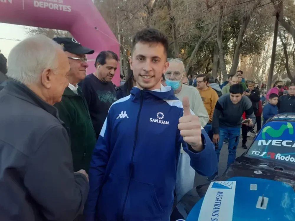 Tobías Martínez se dio el lujo de manejar el auto en el que brilló Ledesma