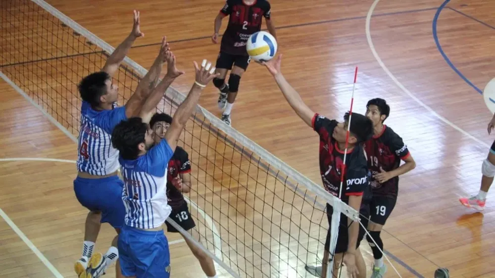 Acción. Obras y la UVT ya miran a la Liga Nacional de  Voley que confirmó sus participantes.