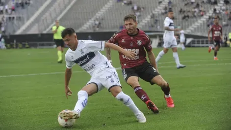 Gimnasia fue un poco más pero fue empate con Central Córdoba en La Plata