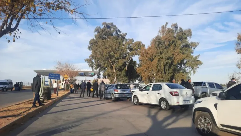 Evacuaron el aeropuerto de Mendoza por una amenaza de bomba