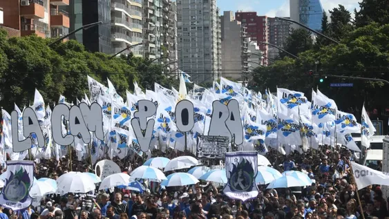 La Cámpora copó la Plaza y puso bajo fuego a la alianza con Alberto
