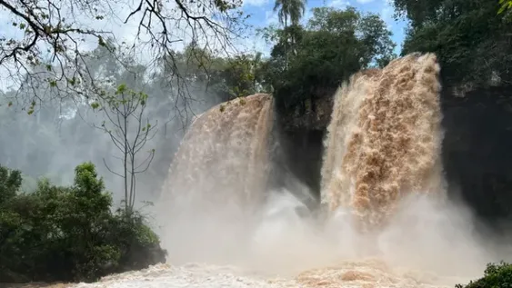 Un turista cayó a las cataratas del Iguazú y lo buscan intensamente