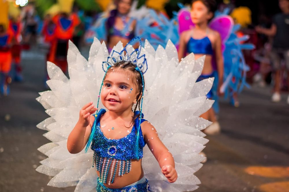Los niños fueron la atracción de la primera noche del Carnaval de la Familia 2026.