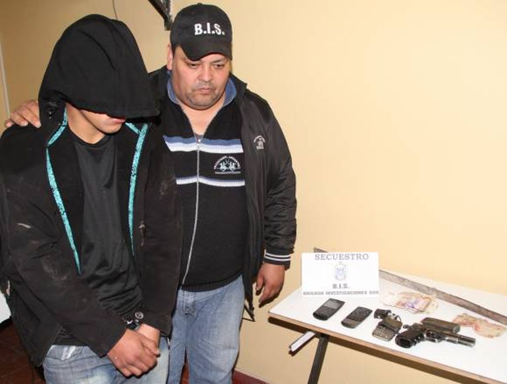Presos por robarle a un policía