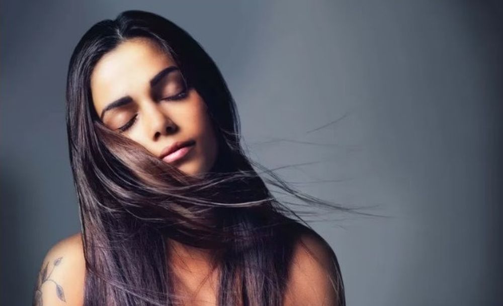 Cómo la tecnología molecular restaura el cabello dañado y devuelve su brillo natural