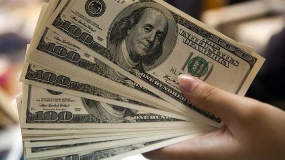 El dólar subió once centavos a $37,87 en un mercado expectante por el desembolso del FMI