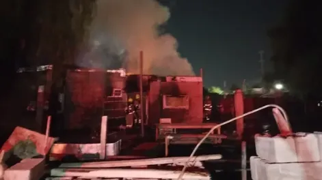 Prendió fuego la casa de su familia en Mendoza: su ex y su hijo están en grave estado