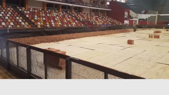 Davis: completaron la mitad del relleno de la superficie y probaron la nueva iluminación