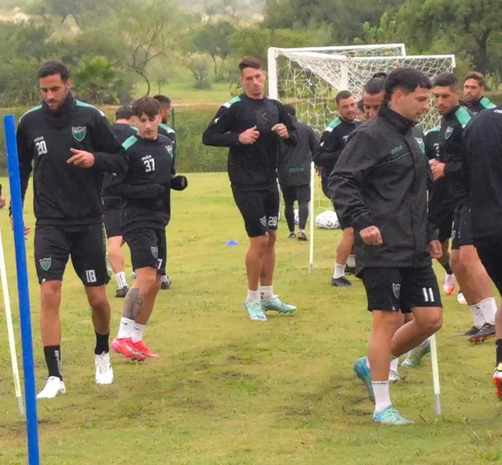 PRÁCTICA. San Martín entrenó preparando el estreno de Romagnoli.