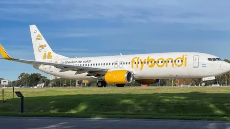 Flybondi reprogramó 71 vuelos para las Fiestas y afectó a miles de pasajeros