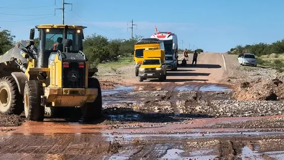 Trabajos de despeje en Ruta $0, cerca de Huaco. (Foto VN)