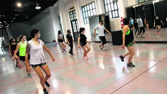 Chicas que hacen temblar el piso