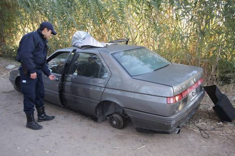Roban un auto y luego lo recuperan