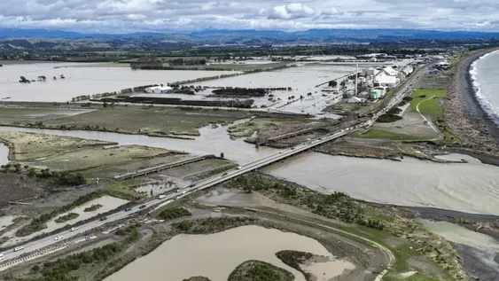 Ya suman ocho los muertos por un ciclón