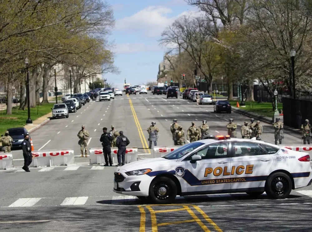 Un ataque en el Capitolio provocó dos muertos en EEUU, entre ellos el agresor