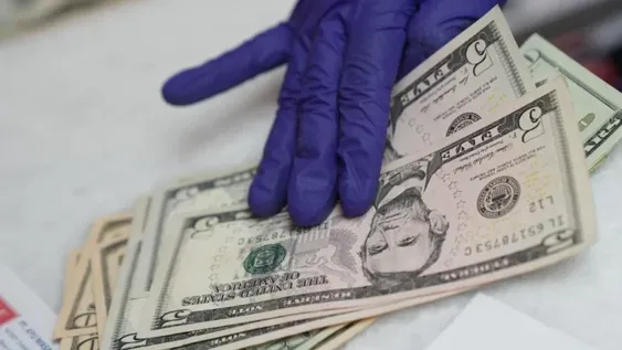 Estafaron con un cuento del tío a una abuela de 86 años: le sacaron más de $1,3 millones