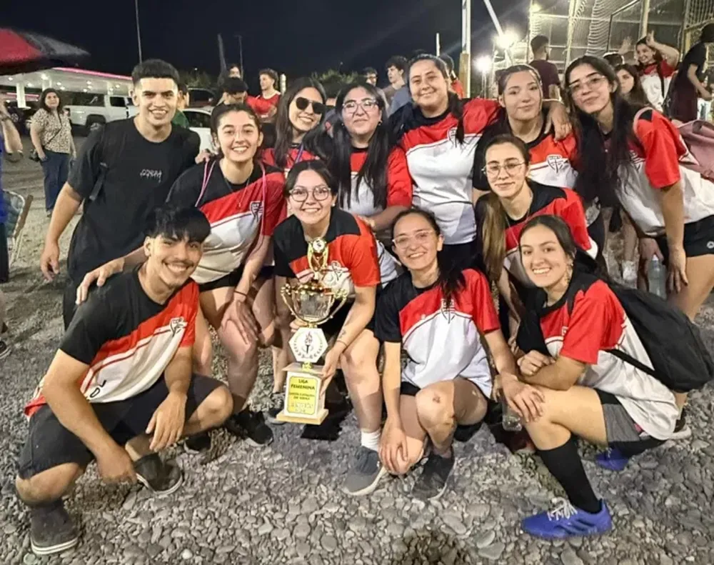 Las chicas de ACA Santísima Trinidad se conviertieron en campeonas del primer torneo de fútbol femenino organizado por ACA San Juan.