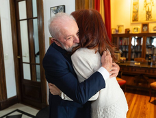 Cristina Kirchner felicitó a Lula después de su victoria en el balotaje brasileño y destacó la remontada que lo llevará a un cuarto mandato.