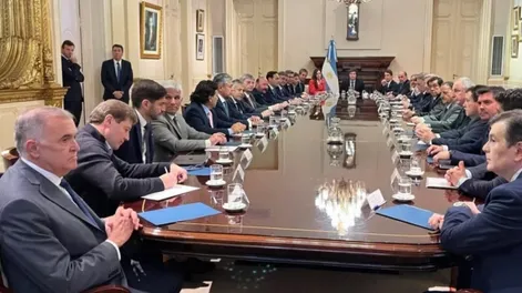 Milei se comprometió con los gobernadores a reponer transitoriamente Ganancias