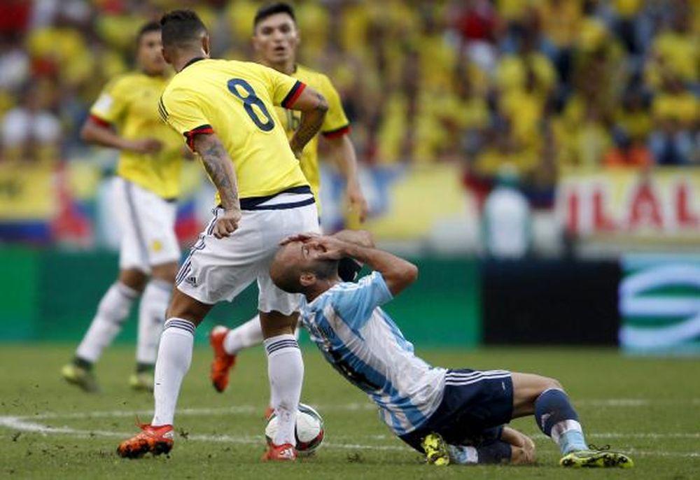 Mascherano fue amonestado y se perderá el partido con Chile