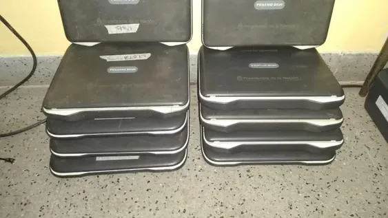 Llevaba 10 netbook de “Conectar Igualdad” y dijo ser portero, pero las había robado