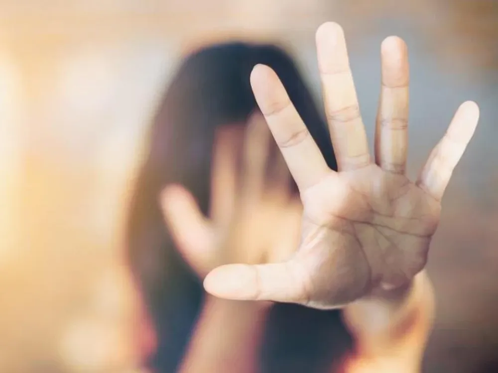 Un violento agredió a su pareja y luego golpeó en el rostro a su suegra