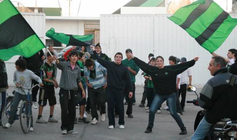 Rumbo a Paraná, con banderazo incluido