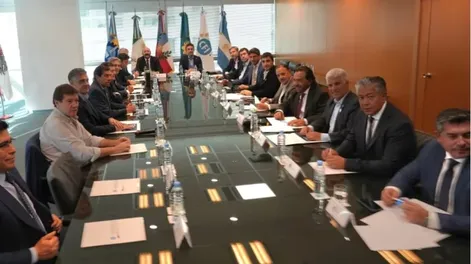 Gobernadores firmarán el acuerdo con Nación por los “dólares del colchón”