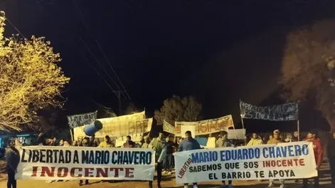 Marcharon en apoyo al hombre condenado por violación al que le midieron el pene como prueba